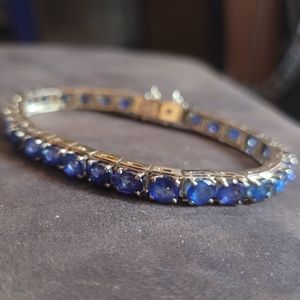 18k gold bracelet with saphires